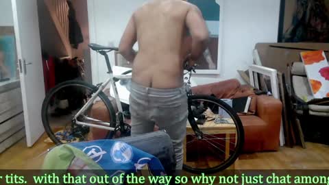 Snapshot of d_w_londonboy chatting on February 8, 11:22 am d w londonboy online show from February 8, 11:22 am