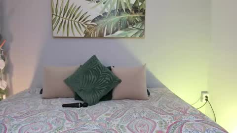 Daphne online show from October 2, 11:50 am