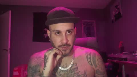 Snapshot of dabirdfree chatting on February 3, 6:45 am Destroyer online show from February 3, 6:45 am