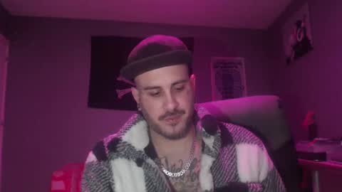 Snapshot of dabirdfree chatting on February 23, 3:56 am Destroyer online show from February 23, 3:56 am