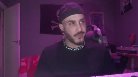 Snapshot of dabirdfree chatting on October 1, 11:00 pm Destroyer online show from October 1, 11:00 pm