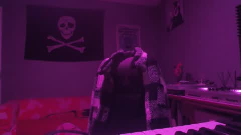 Snapshot of dabirdfree chatting on October 21, 12:11 am Destroyer online show from October 21, 12:11 am