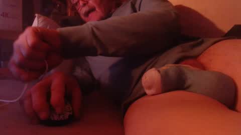 Snapshot of daddiesmonstercock chatting on December 30, 3:03 am daddiesmonstercock online show from December 30, 3:03 am
