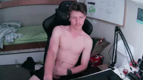 Snapshot of daddy__desires chatting on April 10, 9:47 am daddy__desires online show from April 10, 9:47 am