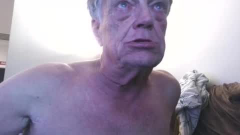 Snapshot of daddydave6400 chatting on April 11, 9:13 am daddydave6400 online show from April 11, 9:13 am