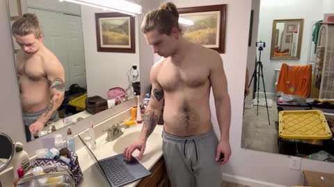 Snapshot of daddydaydrinkz chatting on February 9, 5:19 am DaddydayDrinkz online show from February 9, 5:19 am