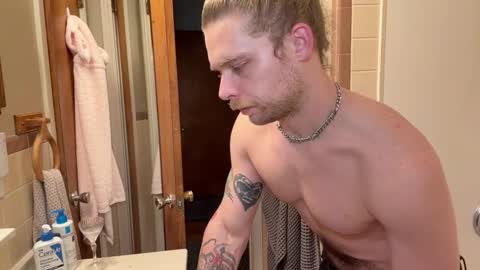 Snapshot of daddydaydrinkz chatting on November 23, 8:58 am DaddydayDrinkz online show from November 23, 8:58 am