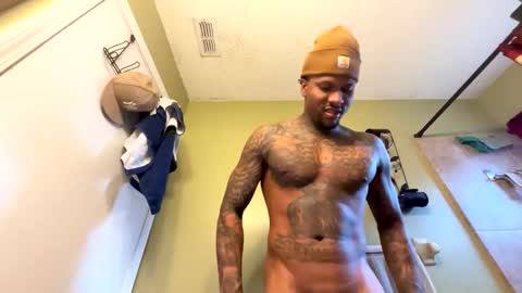 Snapshot of daddyjanimal chatting on October 26, 1:28 pm sexy tatted king bbc online show from October 26, 1:28 pm