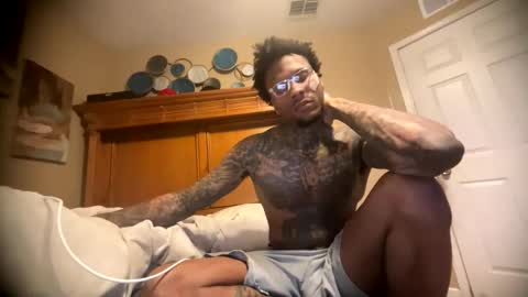 Snapshot of daddyjanimal chatting on April 17, 1:19 am sexy tatted king bbc online show from April 17, 1:19 am