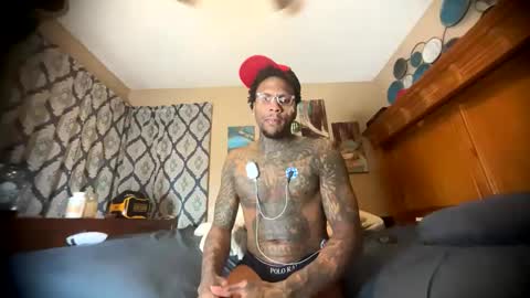 Snapshot of daddyjanimal chatting on April 21, 1:42 am sexy tatted king bbc online show from April 21, 1:42 am