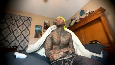Snapshot of daddyjanimal chatting on May 4, 5:25 am sexy tatted king bbc online show from May 4, 5:25 am