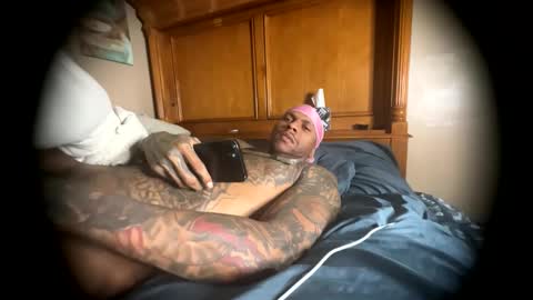 Snapshot of daddyjanimal chatting on May 19, 11:38 am sexy tatted king bbc online show from May 19, 11:38 am
