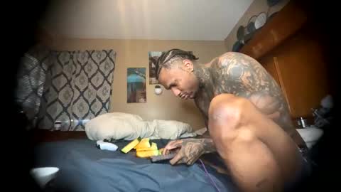 Snapshot of daddyjanimal chatting on May 21, 12:56 pm sexy tatted king bbc online show from May 21, 12:56 pm