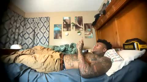 Snapshot of daddyjanimal chatting on July 12, 11:07 pm sexy tatted king bbc online show from July 12, 11:07 pm