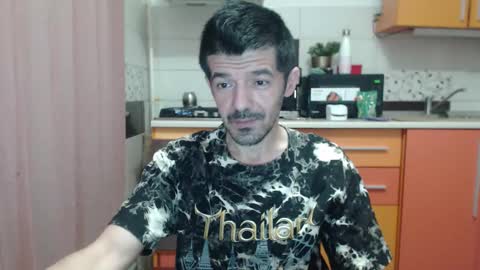 Snapshot of daddynextdoor86 chatting on December 18, 5:35 am daddynextdoor86 online show from December 18, 5:35 am