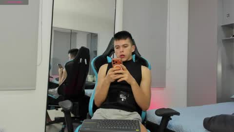 Snapshot of daddyrich4u chatting on May 2, 9:20 pm daddyrich4u online show from May 2, 9:20 pm