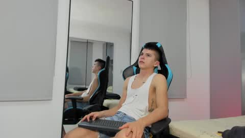Snapshot of daddyrich4u chatting on May 5, 12:51 am daddyrich4u online show from May 5, 12:51 am