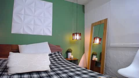 Valen online show from December 5, 5:50 pm