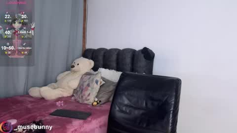 Snapshot of daddysweeeetbody chatting on May 25, 4:51 am Sophie online show from May 25, 4:51 am