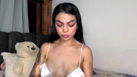 Snapshot of daddysweeeetbody chatting on June 8, 2:23 am Sophie online show from June 8, 2:23 am