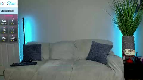 Snapshot of daddyxxluna chatting on October 6, 4:32 am ConstructionDaddy and Lady Luna online show from October 6, 4:32 am