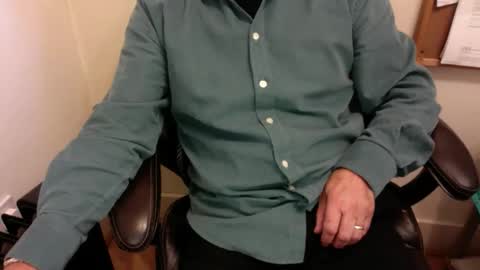 Snapshot of dadooronron69 chatting on October 4, 4:27 pm dadooronron69 online show from October 4, 4:27 pm