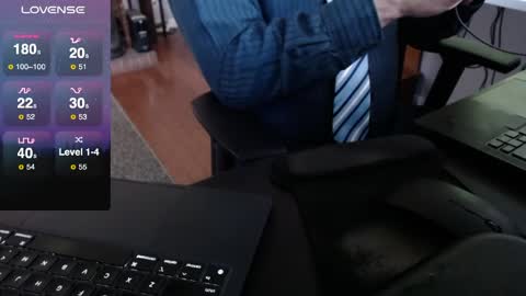 Snapshot of dadssecret69 chatting on April 28, 1:27 pm DadsSecret online show from April 28, 1:27 pm