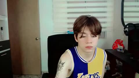 Snapshot of dae_lune chatting on February 6, 9:40 pm dae_lune online show from February 6, 9:40 pm