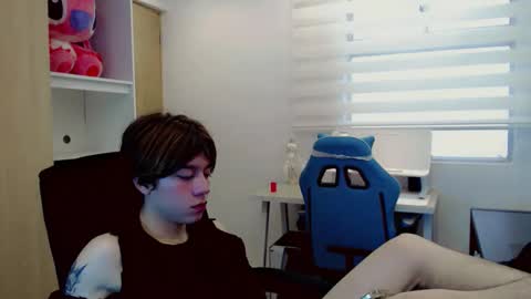 Snapshot of dae_lune chatting on February 12, 9:32 pm dae_lune online show from February 12, 9:32 pm