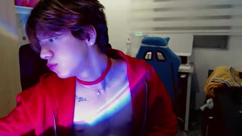 Snapshot of dae_lune chatting on February 15, 12:29 am dae_lune online show from February 15, 12:29 am