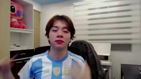 Snapshot of dae_lune chatting on February 17, 4:20 am dae_lune online show from February 17, 4:20 am