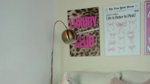 dafne_hillss online show from May 27, 11:29 am