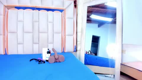 Dafnee online show from October 1, 12:00 pm