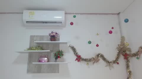 Snapshot of dafnnee_ross chatting on December 20, 12:16 pm DAFNNE online show from December 20, 12:16 pm