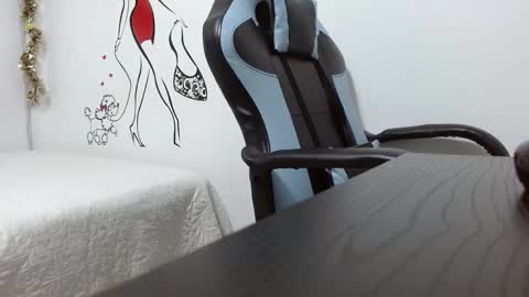 Snapshot of dafnnee_ross chatting on December 27, 12:12 pm DAFNNE online show from December 27, 12:12 pm