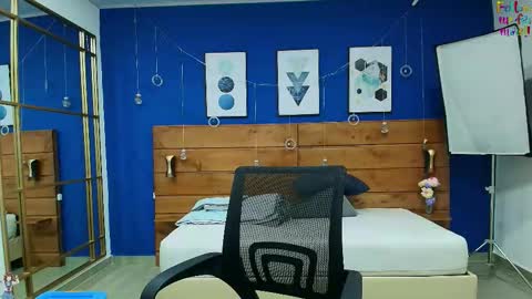  Dahiana  online show from November 18, 8:35 pm