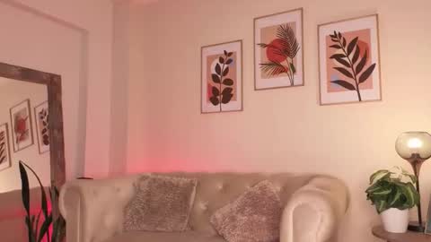 Dahiann Walcott online show from February 16, 5:53 pm