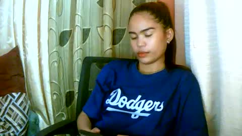 Im Dahlia online show from December 13, 9:35 am