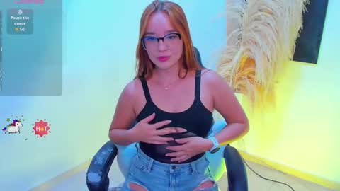 Snapshot of dahlia_rossi chatting on December 5, 5:38 am Dahlia online show from December 5, 5:38 am