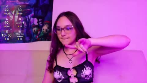 Snapshot of daihanae_ chatting on October 18, 12:57 am Natalia online show from October 18, 12:57 am