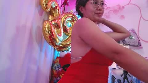 Snapshot of daina_flower chatting on May 9, 4:50 am DAINA online show from May 9, 4:50 am