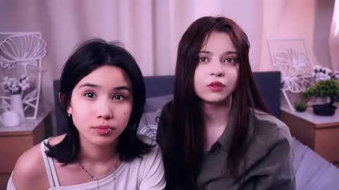 Aoi and Lily best friends online show from May 10, 7:35 am