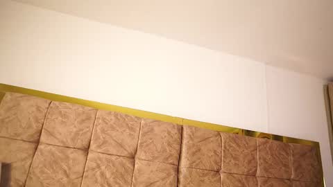 Lauren            online show from March 2, 7:15 am