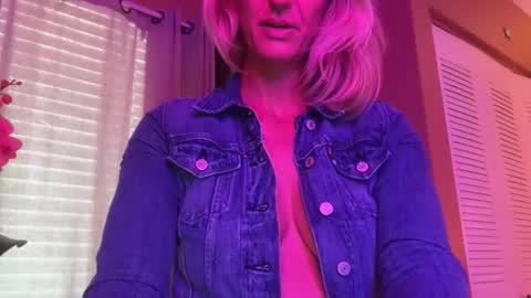 Daisy137 online show from February 24, 7:45 pm