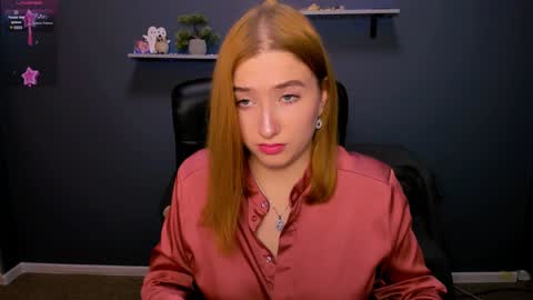 Little Di online show from December 9, 7:18 pm