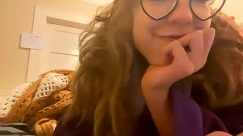 Snapshot of daisybaby699 chatting on February 18, 8:27 am DaisyB3 online show from February 18, 8:27 am