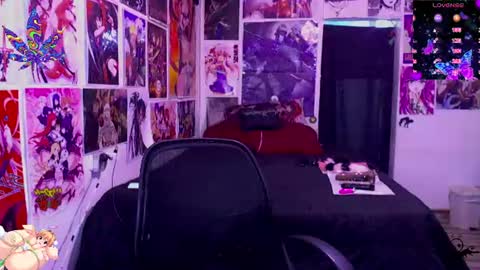 Snapshot of dakapsy420_ chatting on August 3, 7:39 pm Dakapsy online show from August 3, 7:39 pm