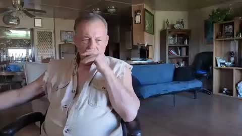 Snapshot of dakit2 chatting on October 4, 7:34 pm dakit online show from October 4, 7:34 pm