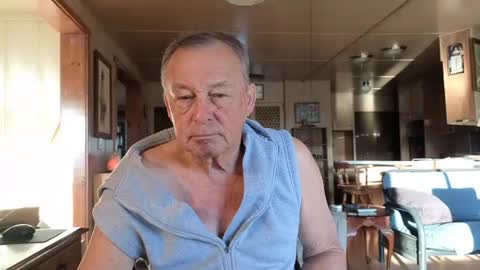 Snapshot of dakit2 chatting on October 15, 2:50 pm dakit online show from October 15, 2:50 pm