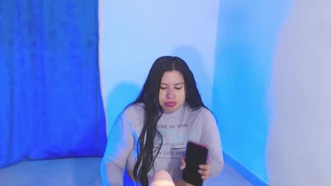 Snapshot of dakkotta_curvy chatting on December 3, 5:48 am VALENTINA online show from December 3, 5:48 am